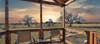 Bonny Bluebonnets Cottage With Stunning Hill Country Views