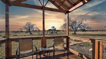 Cottage, 2 Queen Beds, Patio (871 Old Harper #2) | Property grounds