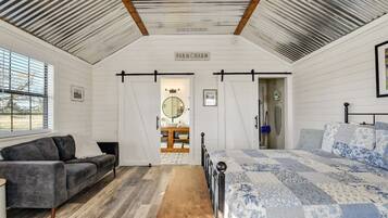 Cottage, 2 Queen Beds, Patio (871 Old Harper #2) | 1 bedroom, individually decorated, individually furnished, desk