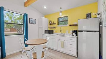 Cottage, 1 trÚs grand lit et 1 canapé-lit, bain à remous, vue fleuve (3565 Morris Ranch Bl) | Cuisine privée