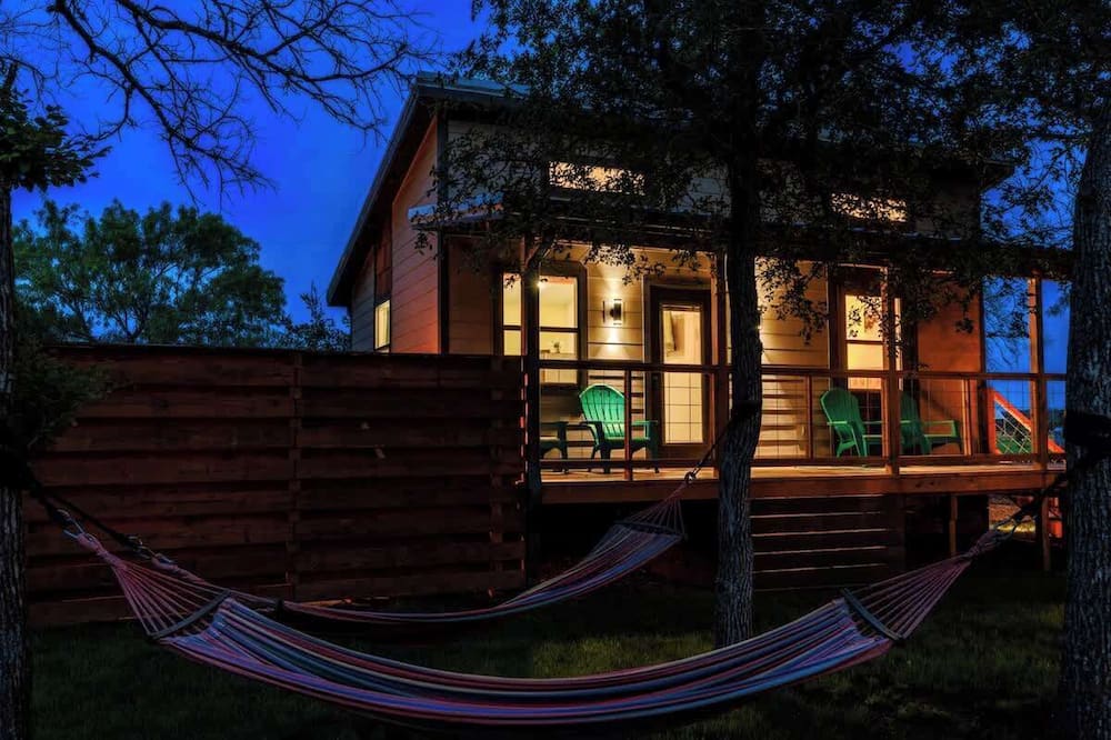 Bluebonnet Waterfront Cottage With Hot Tub - Fredericksburg, TX