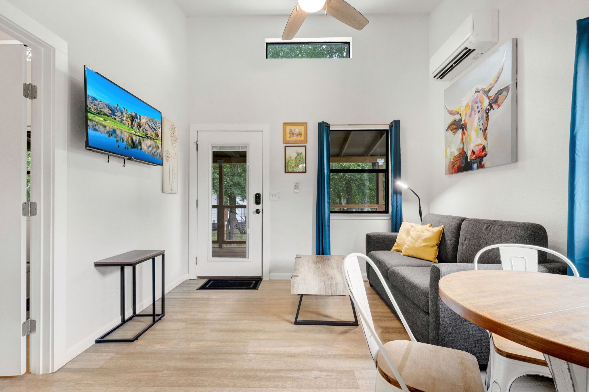 Cottage, 1 King Bed with Sofa bed, Hot Tub, River View (3565 Morris Ranch Bl) | Living area