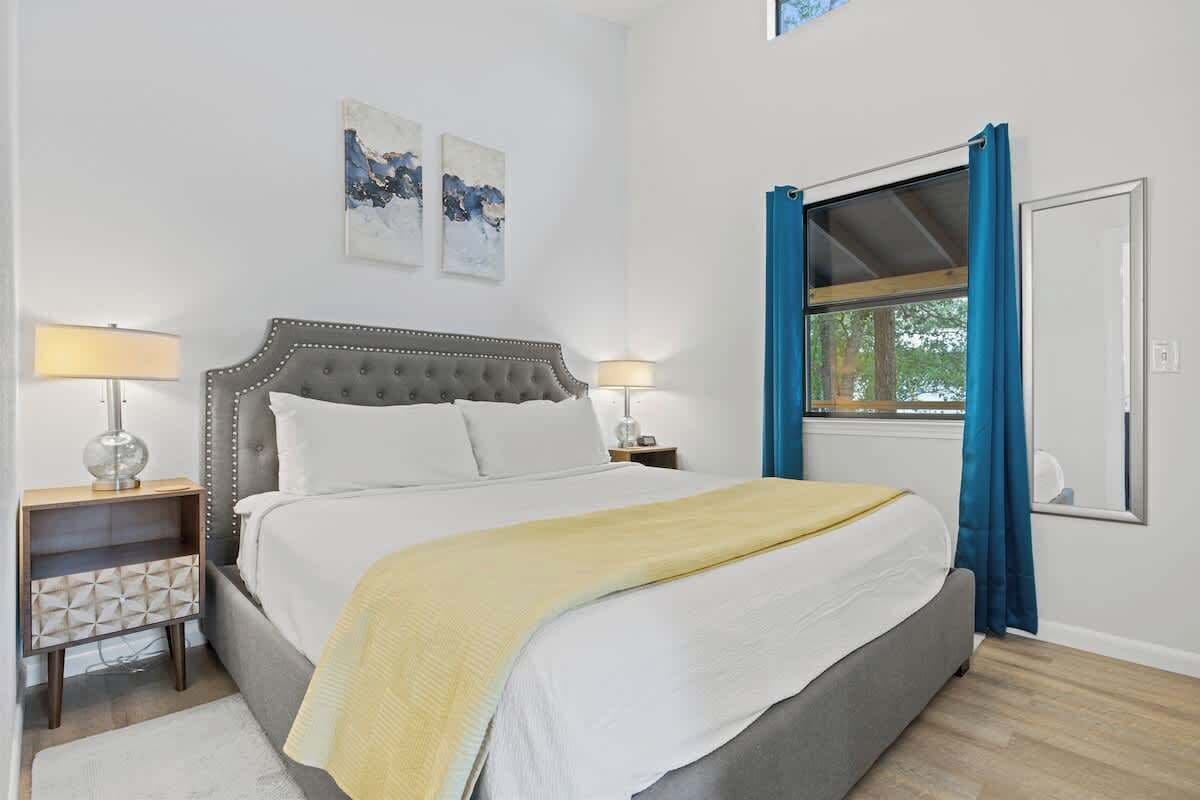 1 bedroom, individually decorated, individually furnished, desk