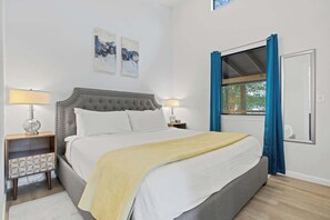 Cottage, 1 King Bed with Sofa bed, Hot Tub, River View (3565 Morris Ranch Bl) | 1 bedroom, individually decorated, individually furnished, desk - Bluebonnet Waterfront Cottage With Hot Tub (Fredericksburg)