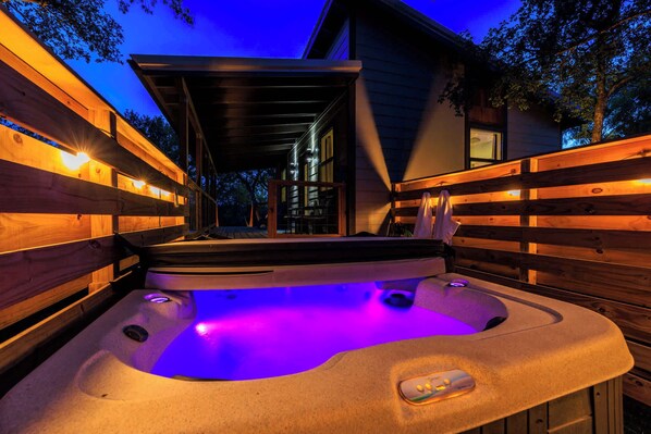 Cottage, 1 très grand lit et 1 canapé-lit, bain à remous, vue fleuve | Terrasse/Patio