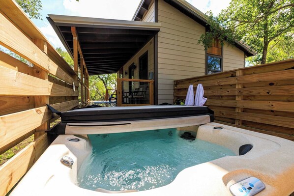 Bain à remous extérieur