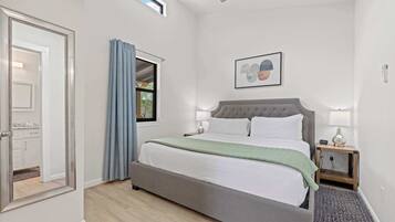 Cottage, 1 King Bed with Sofa bed, Hot Tub, River View | 1 bedroom, individually decorated, individually furnished, desk