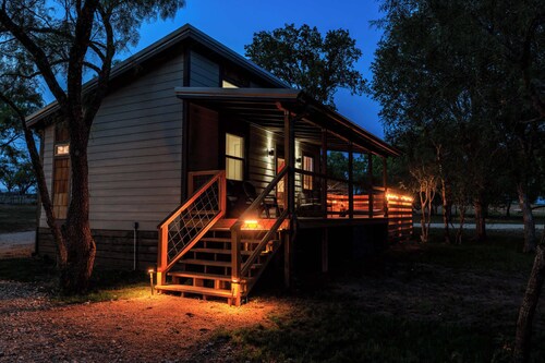 Verbena Waterfront With Hot Tub