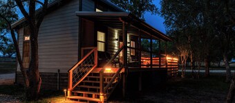 Verbena Waterfront With Hot Tub