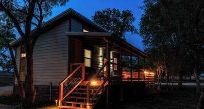 Verbena Waterfront With Hot Tub