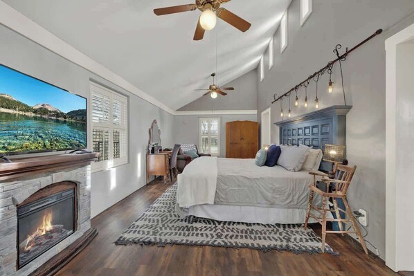 1 bedroom, individually decorated, individually furnished, desk - Texas Two Step Guesthouse (Fredericksburg)