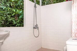 Towels, soap, shampoo, toilet paper