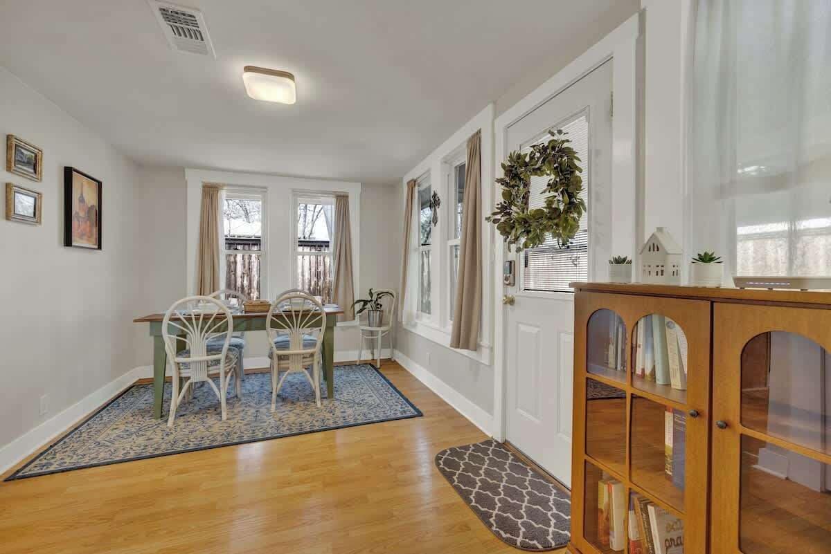Casa, 1 cama Queen e sofá-cama, varanda, vista para a cidade (802 N Orange St.) | Parte interna