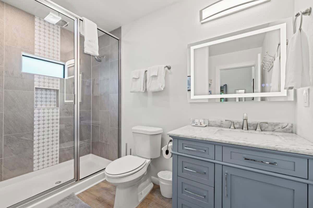 Cottage, plusieurs lits, bain à remous, vue fleuve (3565 Morris Ranch Pr) | Salle de bain