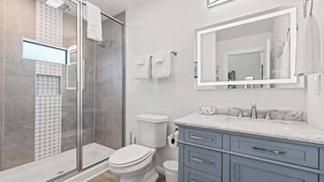 Cottage, plusieurs lits, bain Ă remous, vue fleuve (3565 Morris Ranch Pr) | Salle de bain