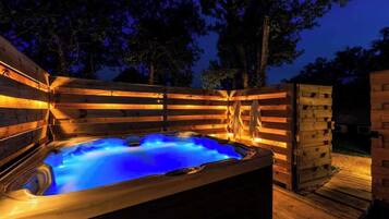 Cottage, Meerdere bedden, bubbelbad, uitzicht op rivier (3565 Morris Ranch Pr) | Terras
