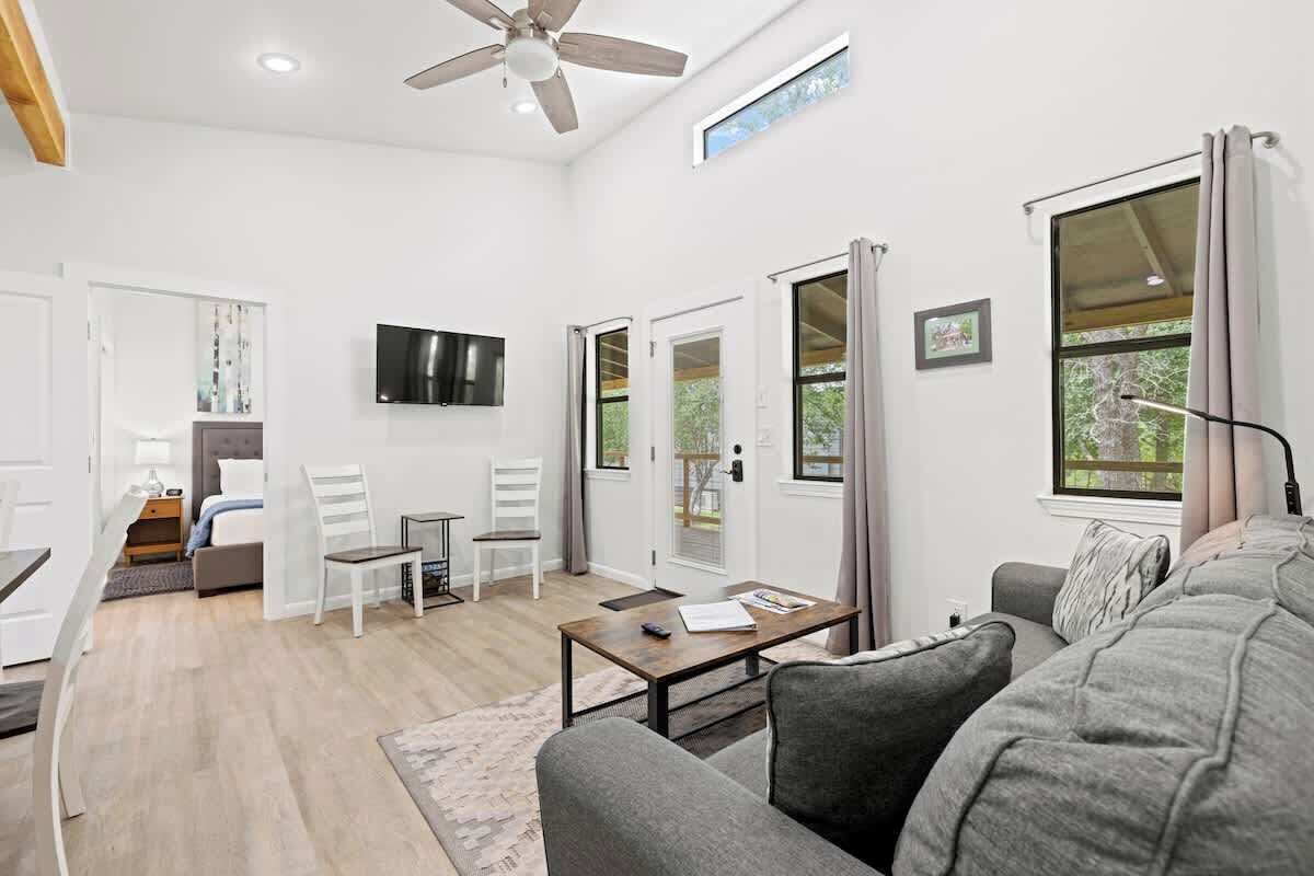 Cottage, Multiple Beds, Hot Tub, River View (3565 Morris Ranch Pr) | Living area