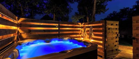 Cottage, Beberapa Tempat Tidur, hot tub, pemandangan sungai (3565 Morris Ranch Pr) | Teras/patio