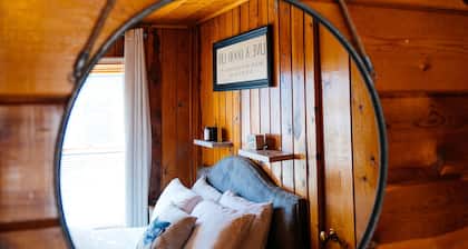 Perfect Colorado Adventure Pad! Ski Monarch Mtn or float the Arkansas River.