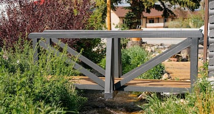 Perfect Colorado Adventure Pad! Ski Monarch Mtn or float the Arkansas River.