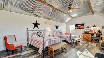 Cottage, 2 Tempat Tidur Queen, patio (871 Old Harper #4) | 1 kamar tidur dan didekorasi berbeda-beda