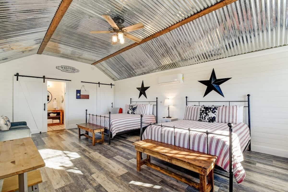 Cottage, 2 Queen Beds, Patio (871 Old Harper #4) | 1 bedroom, individually decorated, individually furnished, desk