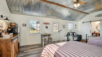 Cottage, 2 Queen Beds, Patio (871 Old Harper #4) | 1 bedroom, individually decorated, individually furnished, desk