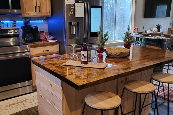 Kylskåp, mikrovågsugn, ugn och spishäll