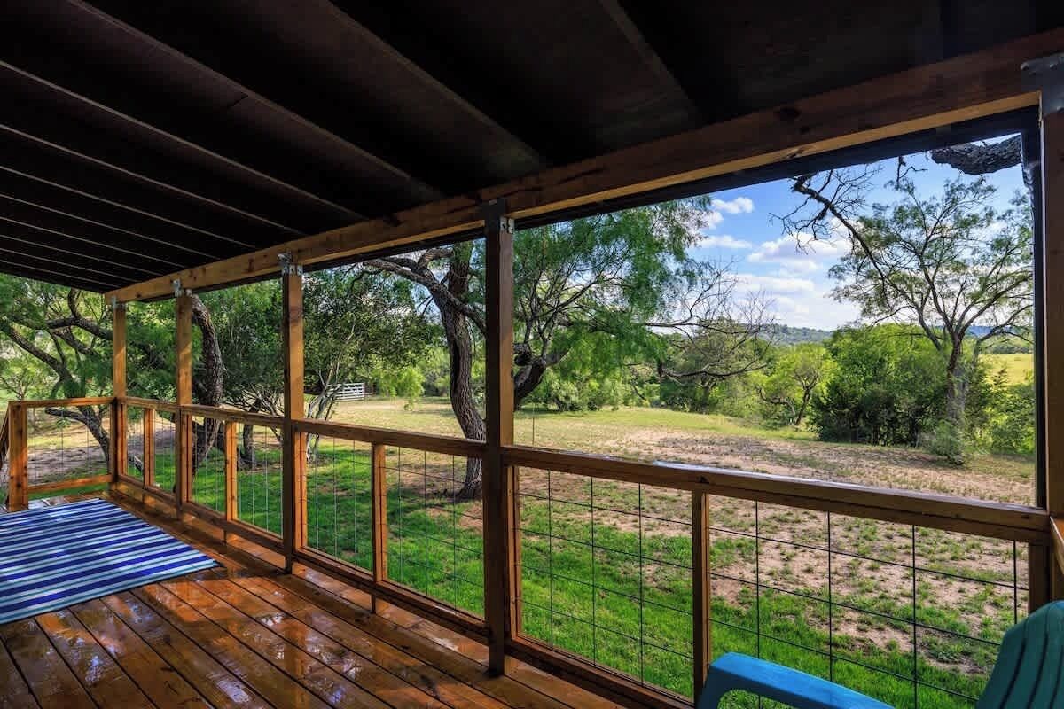 Sumarhús - 1 stórt tvíbreitt rúm með svefnsófa - verönd - útsýni yfir á (3565 Morris Ranch Pa) | Útsýni úr herberginu