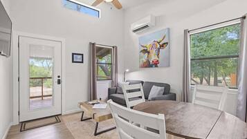 Cottage, 1 King Bed with Sofa bed, Patio, River View (3565 Morris Ranch Pa) | Interior