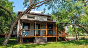 Exterior - Paintbrush Waterfront Cottage (Fredericksburg)