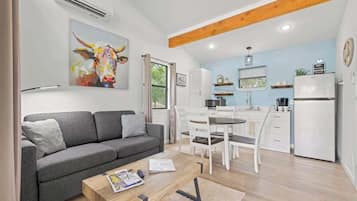 Cottage, 1 King Bed with Sofa bed, Patio, River View (3565 Morris Ranch Pa) | Living area