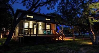 Paintbrush Waterfront Cottage