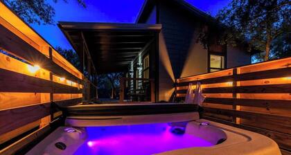 Rivers Edge Cottages With Hot Tub