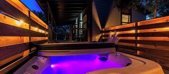 Rivers Edge Cottages With Hot Tub