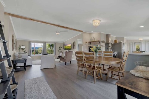 Rivers Edge Cottages With Hot Tub