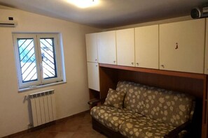 Flat-screen TV, fireplace - La Villetta del Gelso Bianco (Cogna)