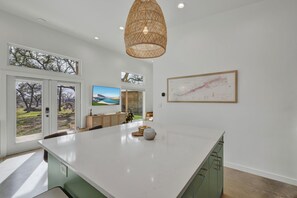 Hus, 2 queensize-senger, terrasse | Spiseområde