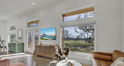 Casa Serena on 26 Acres With Firepit