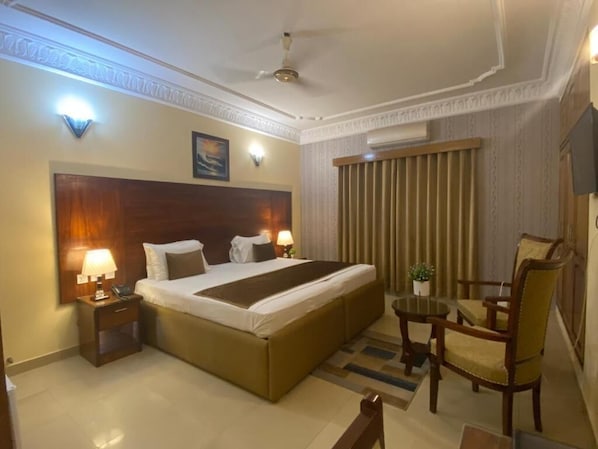 Deluxe-Doppelzimmer | Schallisolierte Zimmer, Bügeleisen/Bügelbrett, kostenloses WLAN