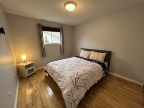 5 bedrooms, iron/ironing board, free WiFi, bed sheets