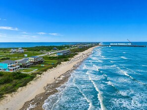 On the beach, sun-loungers, beach towels - Beachfront｜Hot Tub｜Putt Putt｜Fire Pit｜Pet Friendly (Gilchrist)