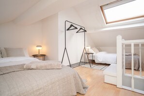 3 dormitoris, escriptori, planxa i posts de planxar i wifi 