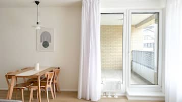 Apartment, 1 Bedroom, Smoking, Balcony | Dining