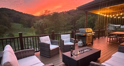 Hot Tub + Mtn Views • 6BR 3BA • ~15 Min to PSU