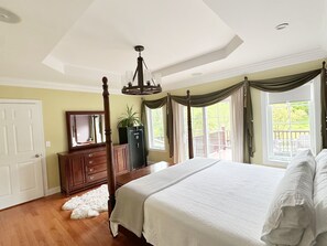 6 bedrooms, desk, iron/ironing board, free WiFi