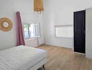 4 slaapkamers, reisbedje, gratis wifi, beddengoed