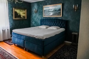 5 habitaciones, tabla de planchar con plancha, wifi y ropa de cama 