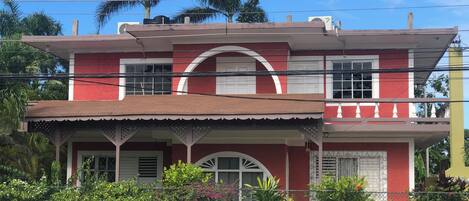 Majoituspaikan julkisivu