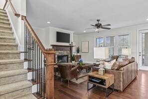 Smart TV, fireplace